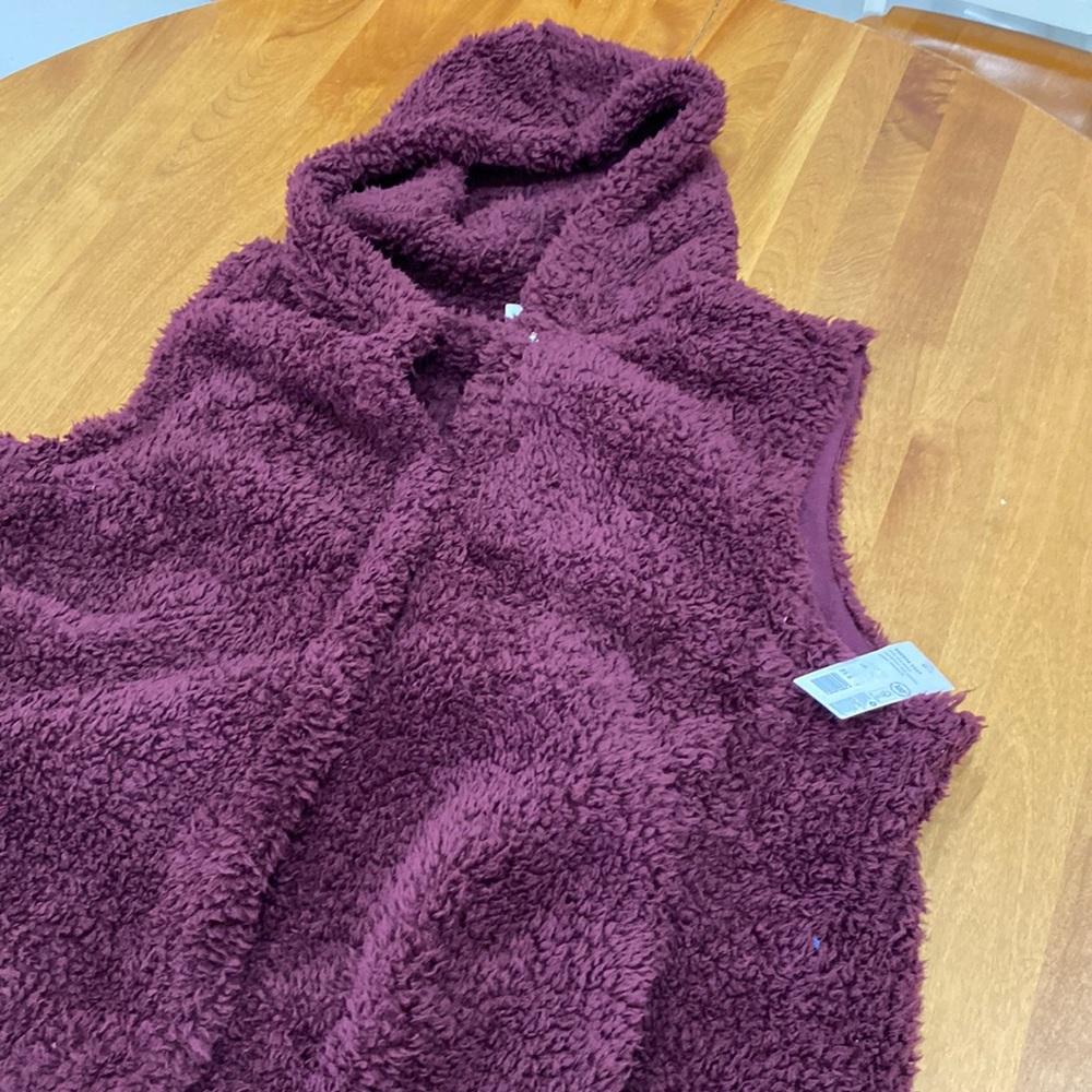 NWT.  Jockey women’s size 1X Sherpa vest.